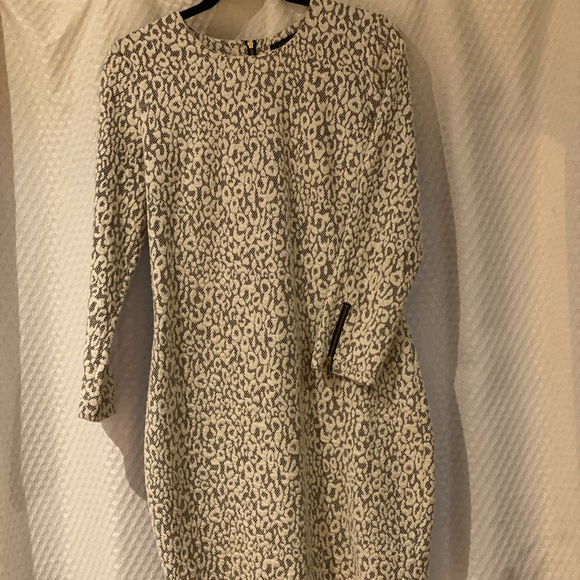 Dresses - Picture 3 of 5